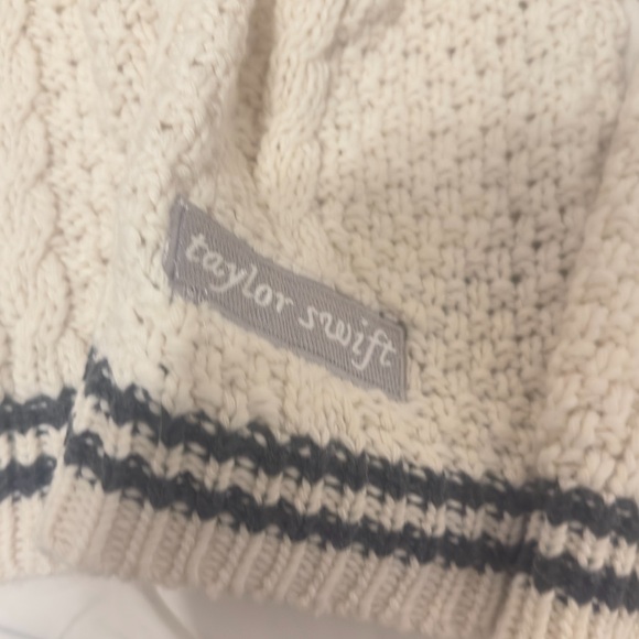 Taylor Swift Cardigan M/L 2024 Folklore Cardigan Size M/L New NWOT - Picture 9 of 9